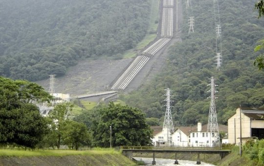 Homem sofre descarga elétrica após tentar roubar fios de cobre em usina 