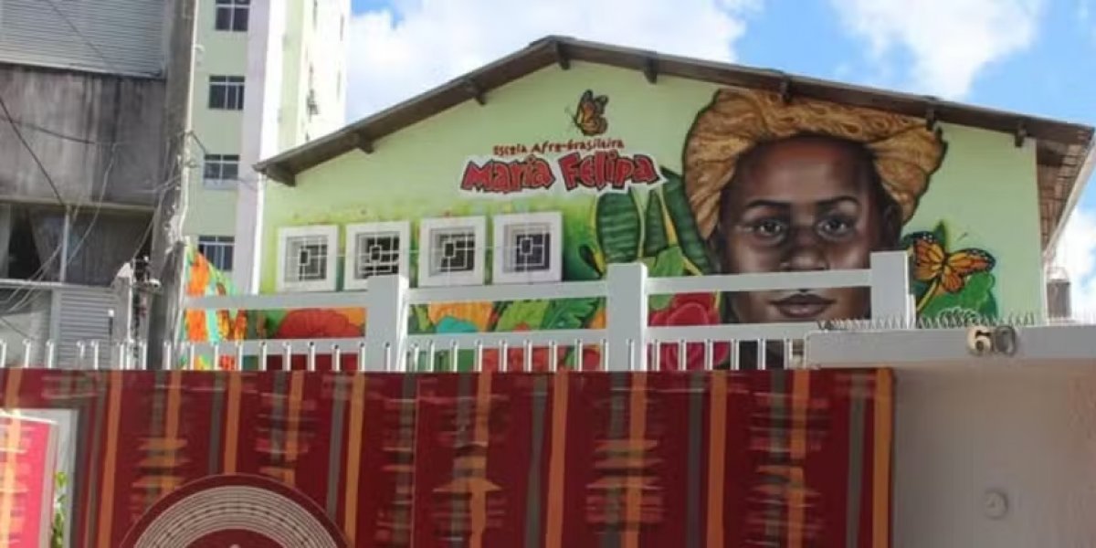 Frente da Escola Maria Felipa