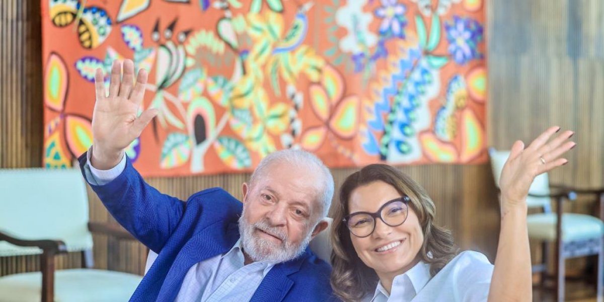 Presidente Lula ao lado da primeira-dama Janja