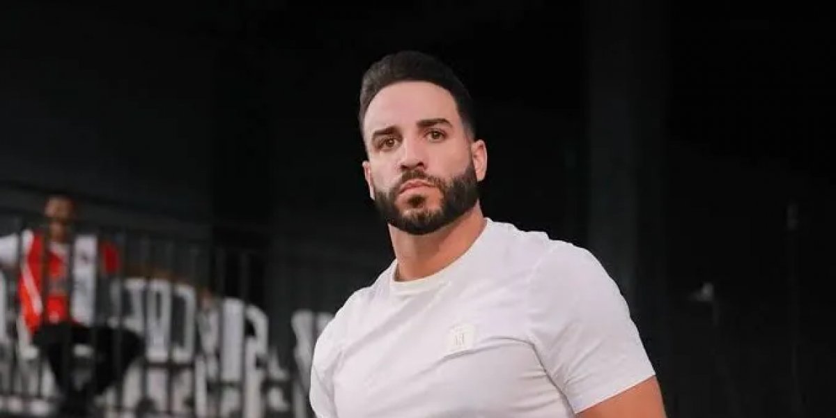 Roupa apertada do pastor Leonardo Sale gera polêmica por mostrar demais