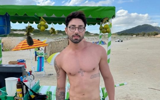 Influenciador revela vontade de realizar cirurgia que diminua a sua altura: 'serrar ossos da perna'