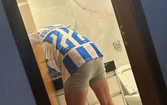 Carlos divulga foto de Bolsonaro passando mal e alega piora da saúde