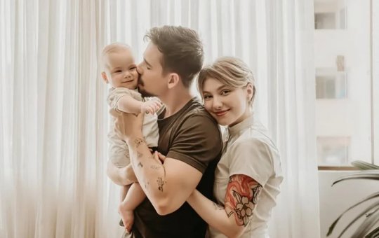 Lucas Borbas e Isabel Veloso com o pequeno Arthur