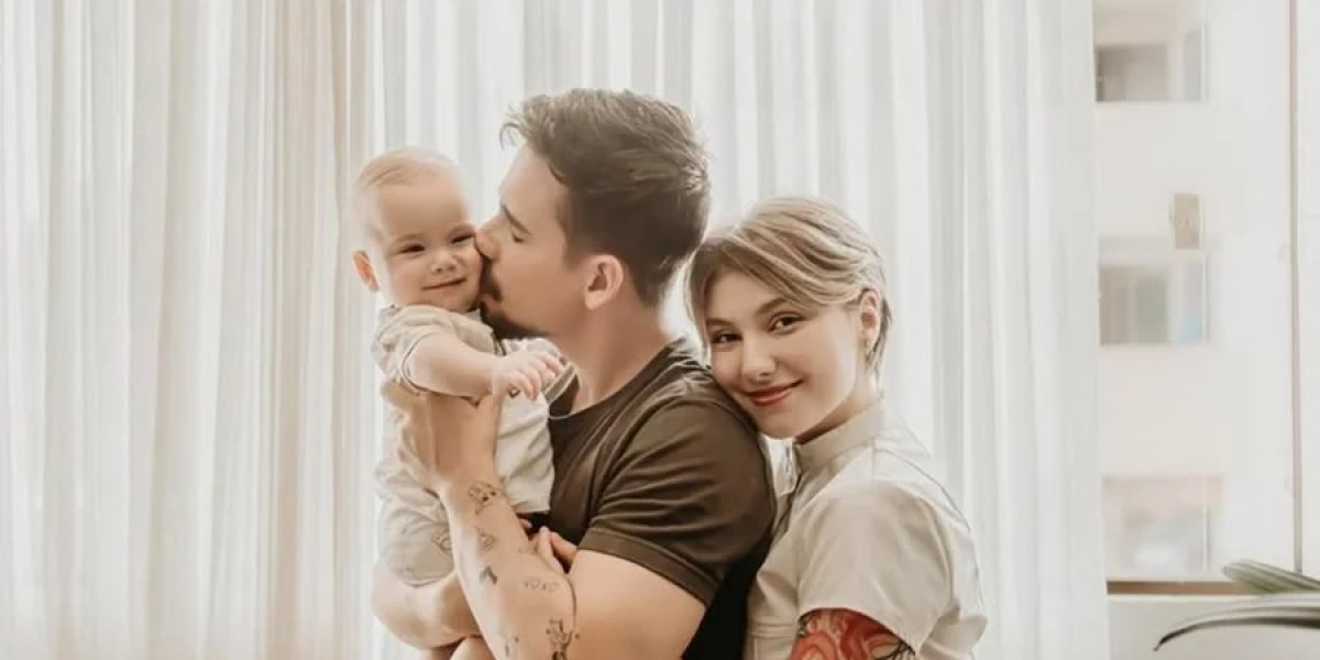 Lucas Borbas e Isabel Veloso com o pequeno Arthur