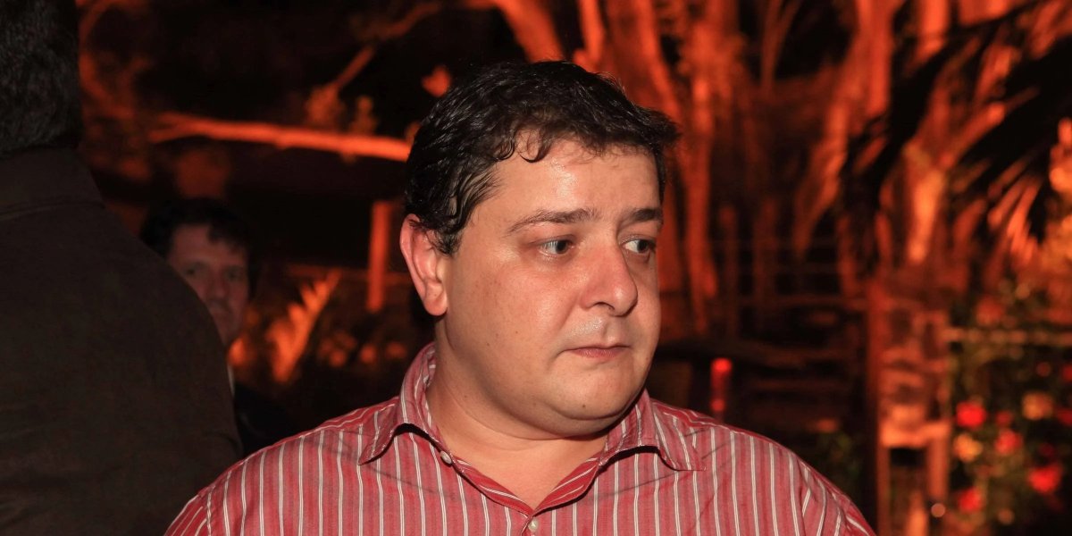 Investigado pela Polícia Federal, Lulinha deve sair do país e retornar para a Europa