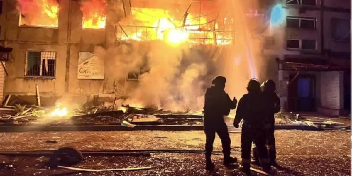 Maior ataque da Rússia contra a Ucrânia deixa quatro mortos e prejudica a energia da cidade