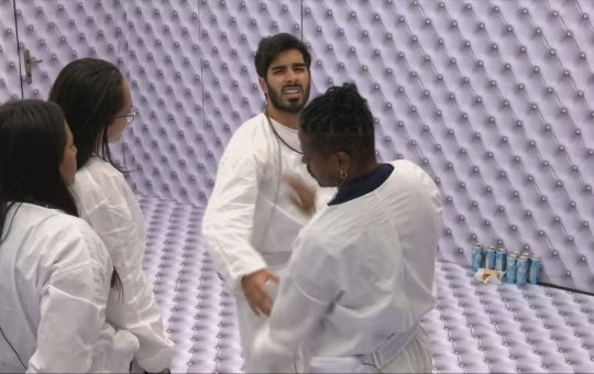 Ricardinho aperta o botão e desiste do Quarto Branco no BBB 26