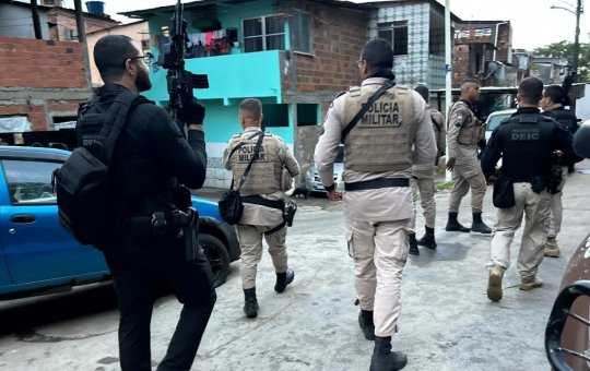 Forças de segurança deflagram operação contra grupo criminoso das canetas emagrecedoras em Salvador