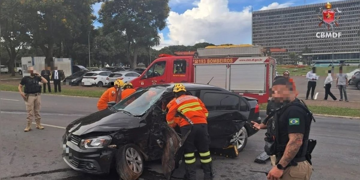 Ambulância bate em cinco carros e deixa feridos em Brasília