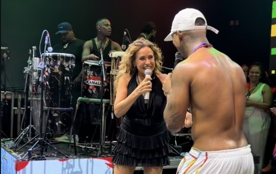 O Kanalha faz o 'ensaio do maridão' no Pelourinho e conta com a presença de Daniela Mercury