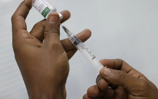 Brasil celebra 5 anos da vacinação contra a Covid-19 com reflexões sobre a pandemia e os avanços da imunização