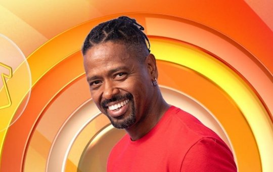 Leandro sobrevive ao Quarto Branco e será o representante baiano do grupo Pipoca no BBB 26