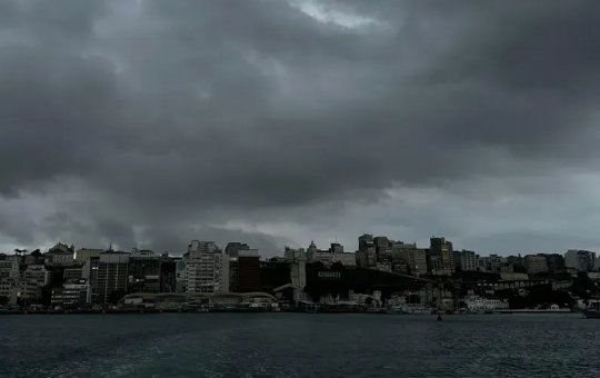 Inmet emite alerta de chuvas intensas para mais de 300 cidades da Bahia