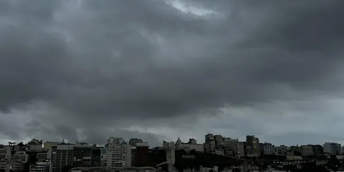 Inmet emite alerta de chuvas intensas para mais de 300 cidades da Bahia