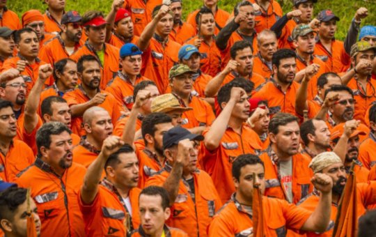 Vídeo mostra 'Legendários' em preparação para subir montanha e ecoando gritos de guerra