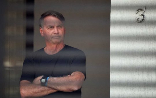 Ministros de Lula questionam prisão de Bolsonaro: “Por que o Collor está em casa e ele não?”