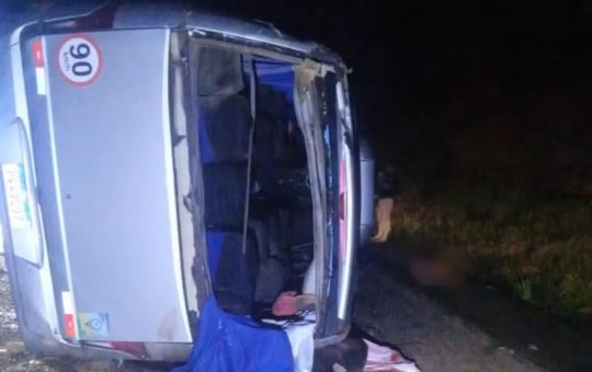 Tragédia na BR-116: colisão com micro-ônibus de pacientes deixa mortos e feridos em Jequié
