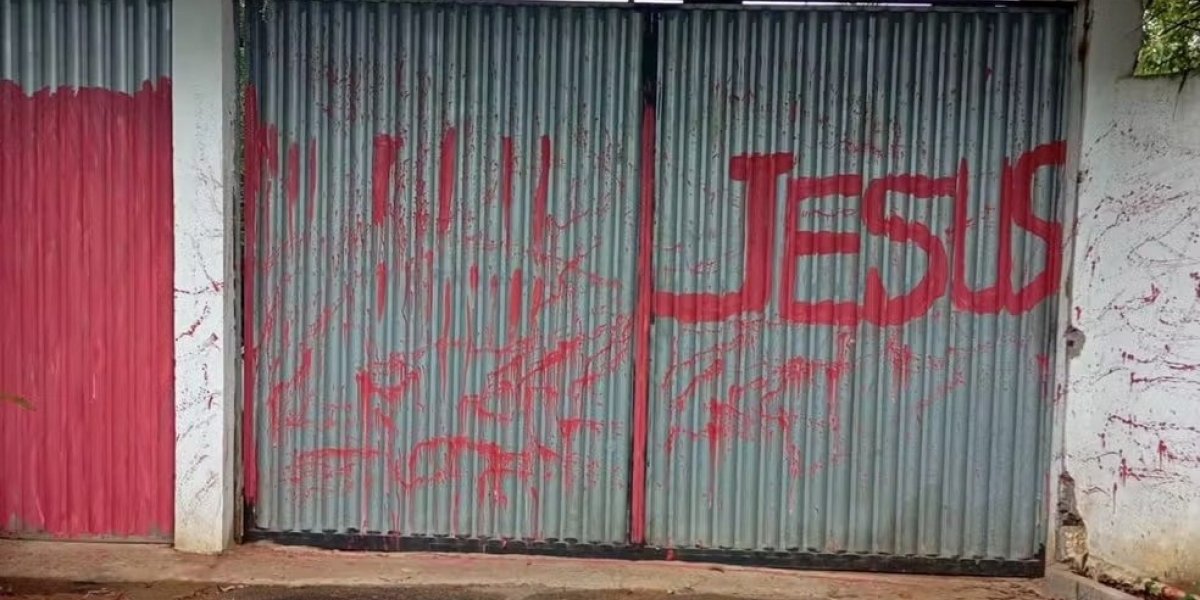 ‘Jesus’ e ‘assassinos’: terreiro de Candomblé em Salvador é alvo de pichação