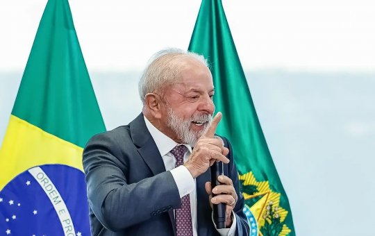 Lula critica Trump e afirma que presidente quer 'Governar o mundo pelo Twitter'