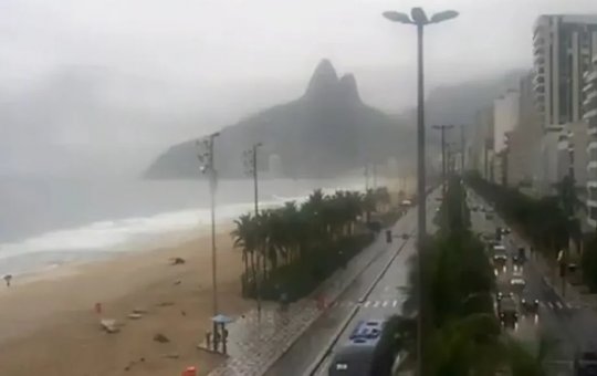 Inmet emite alerta vermelho em quatro estados por chuvas intensas