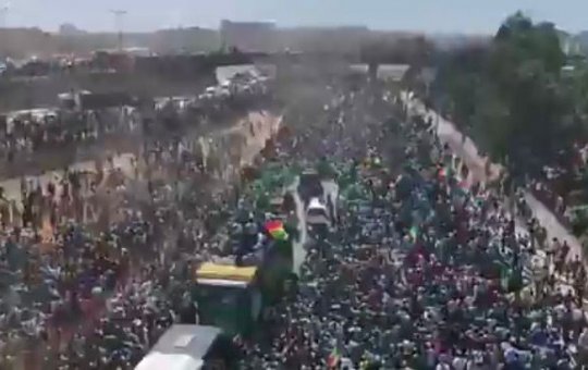 Torcedores comemoram nas ruas após Senegal vencer a Copa Africana