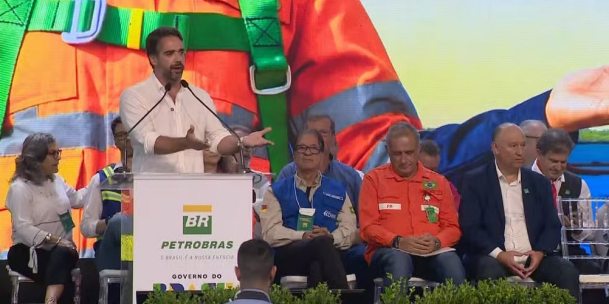 Eduardo Leite é vaiado durante discurso em evento com Lula no Rio Grande do Sul