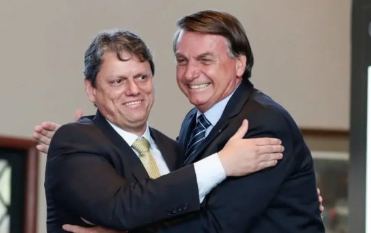 Tarcísio cancela visita a Bolsonaro após fala de Flávio sobre apoio eleitoral