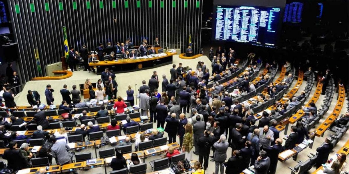 Congresso pode votar fim da escala 6x1 ainda neste semestre, diz ministro