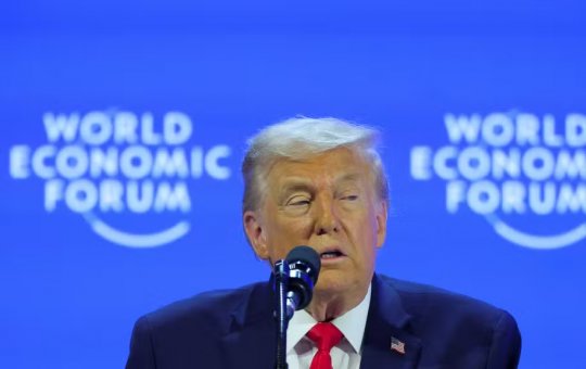 Trump insiste na compra da Groenlândia e afirma que não usará força, mas ameaça Europa e Otan