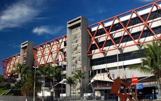 Antigo prédio do Centro de Convenções registra focos de incêndio