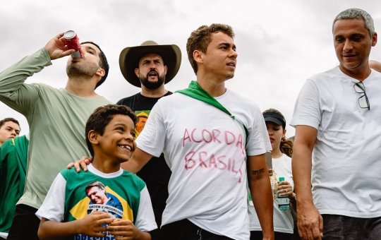 Nikolas Ferreira relata dores no pé e manda recado: 'a dor de não fazer nada seria maior'