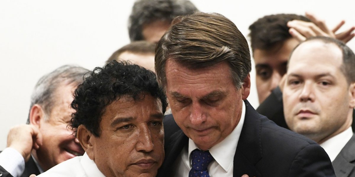 Magno Malta tenta visitar Bolsonaro na Papudinha sem autorização judicial