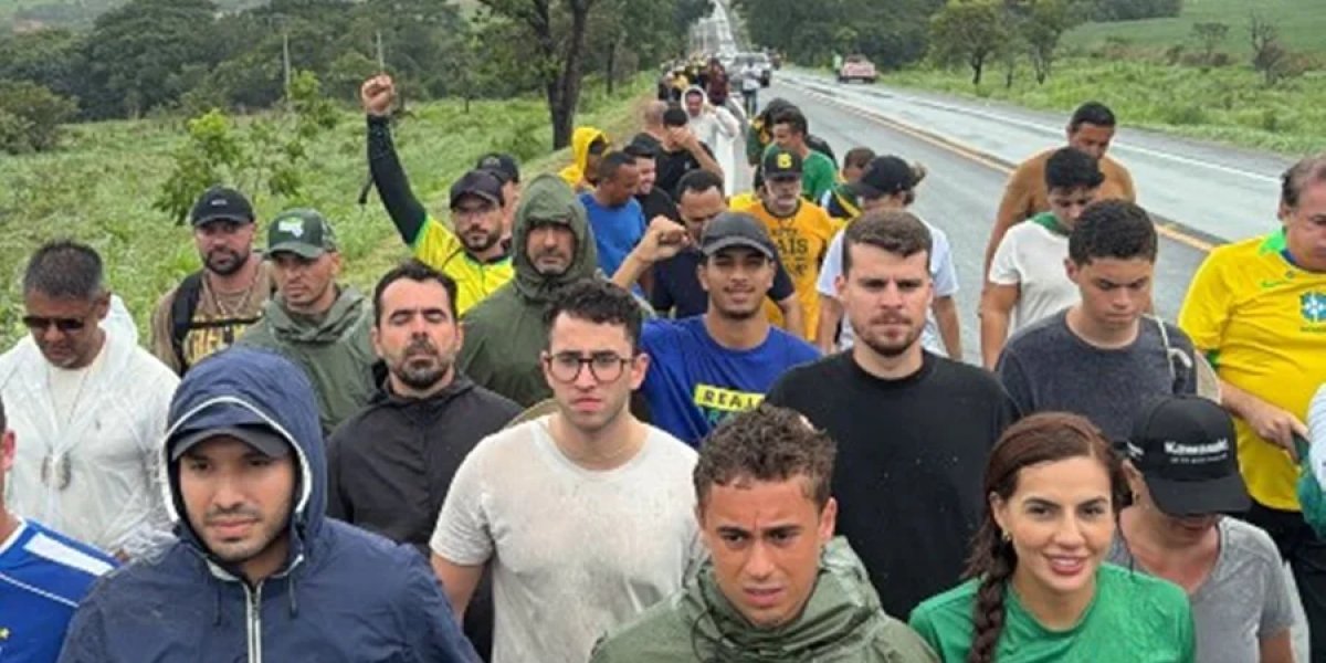 PRF notifica Nikolas Ferreira sobre 'riscos à segurança' da caminhada entre os estados de MG e DF