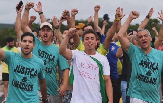 Nikolas Ferreira e apoiadores de Bolsonaro iniciam 6º dia da “caminhada pela liberdade”