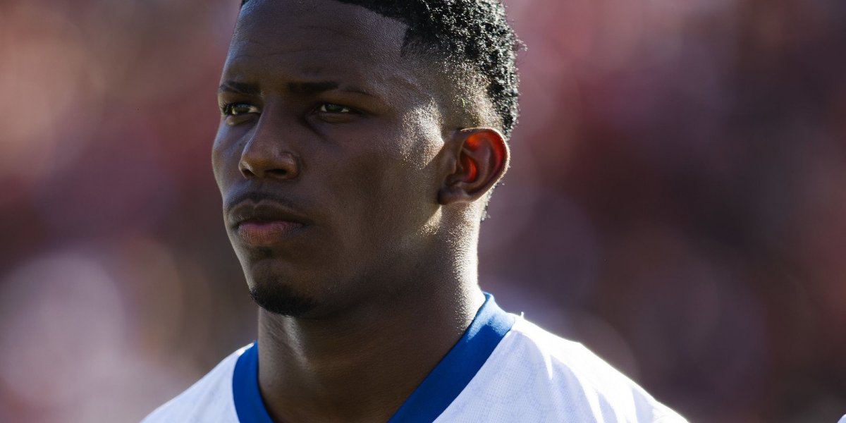 Ruan Pablo sai de campo lesionado do Ba-Vi e pode ficar afastado por mais de seis meses