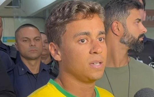 Após incidente com raio, Nikolas Ferreira vai a hospital em Brasília para visitar apoiadores feridos