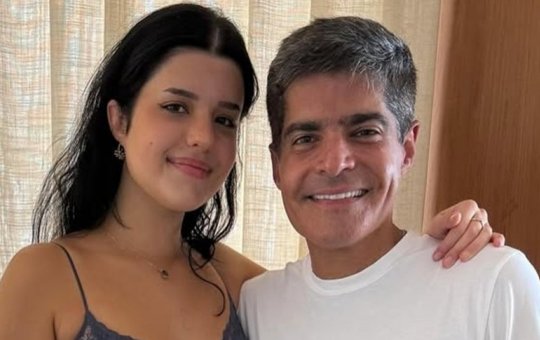 ACM Neto recebe homenagem da filha em seu aniversário e se emociona