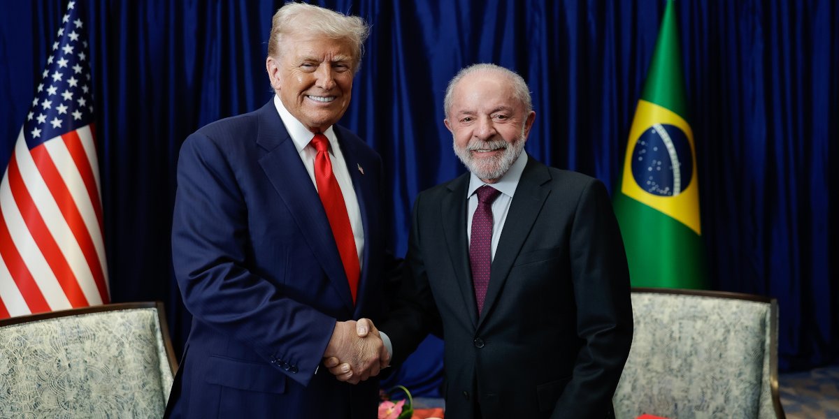 Presidente Lula e Trump conversam por telefone.