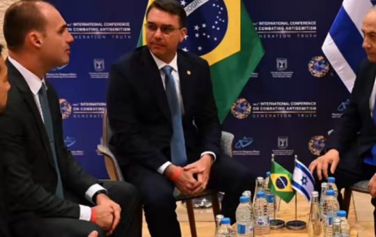 Flávio e Eduardo Bolsonaro se encontram com Netanyahu em Israel