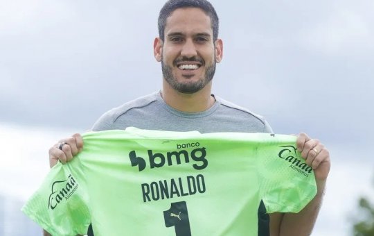 Após grande partida no clássico BAVI, Ronaldo assume a camisa 1 do Bahia