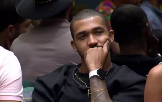 Como é? Matheus admite culpa por fezes no quarto branco: 'Loucura'