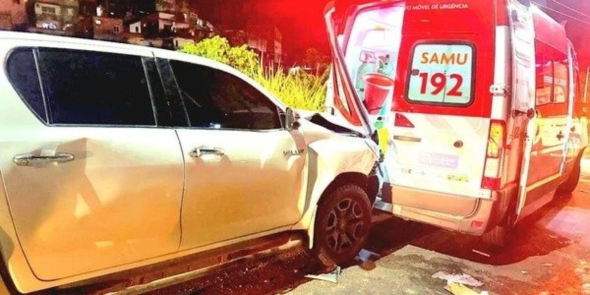 Idoso é preso após bater caminhonete em ambulância na BR-324, em Salvador