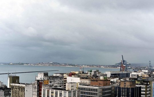 Masse de ar quente e seco atinge a capital.