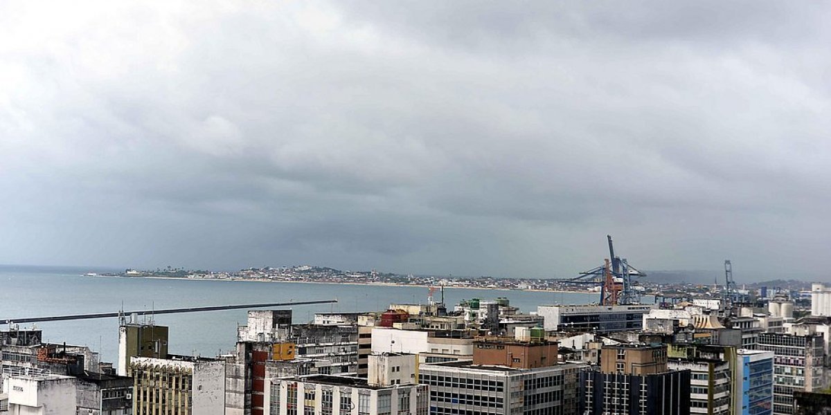 Masse de ar quente e seco atinge a capital.