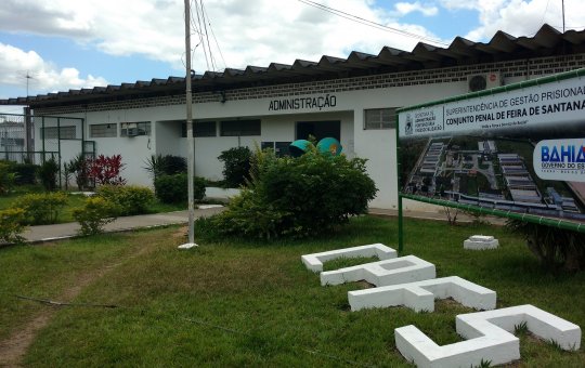Mulher morre após passar mal na fila de visitantes de presídio em Feira de Santana