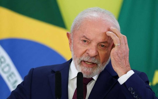 Lula passa por cirurgia de catarata no olho esquerdo em Brasília