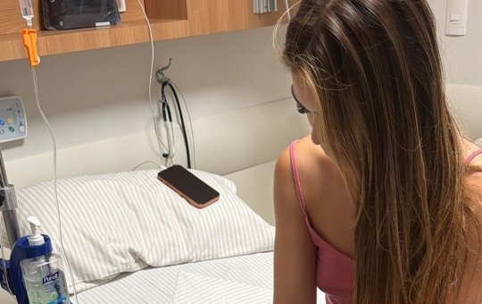 Após passar mal, Melody é internada em hospital de São Paulo