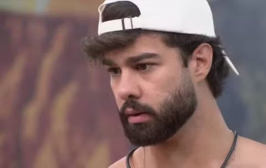 Paulo Augusto é expulso do BBB26 após empurrar Jonas em disputa pelo Big Fone
