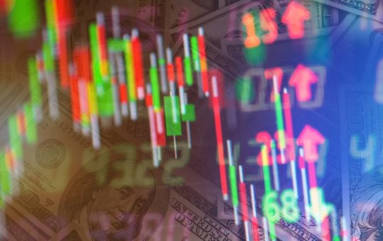 Ibovespa fecha janeiro com forte alta mensal e dólar fecha perto de R$ 5,25