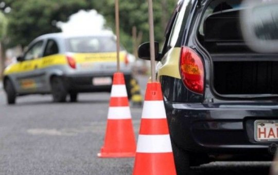 Fim da meia embreagem? Detran libera prova prática com carros automáticos e divide opiniões